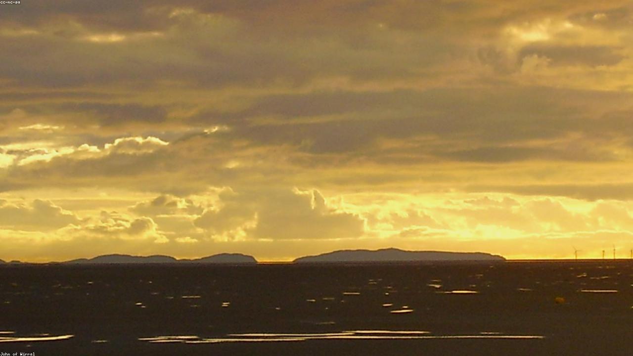 Catamaran navegando el rio Paraguay al atardecer